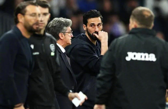 博鱼官网首页-皇马不敌赫塔费球迷高喊弗洛伦蒂诺下课阿韦洛亚帅位堪忧|队报|马德里|西甲|圣地亚哥-伯纳乌足球场|皇家马德里_新浪体育_新浪新闻