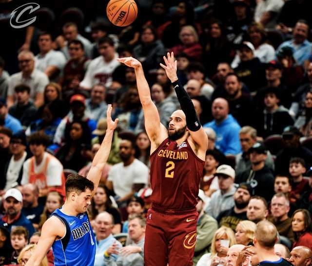 博鱼体育平台-爆大冷!骑士10分完败西部鱼腩:全场鸦雀无声,哈登13分6失误